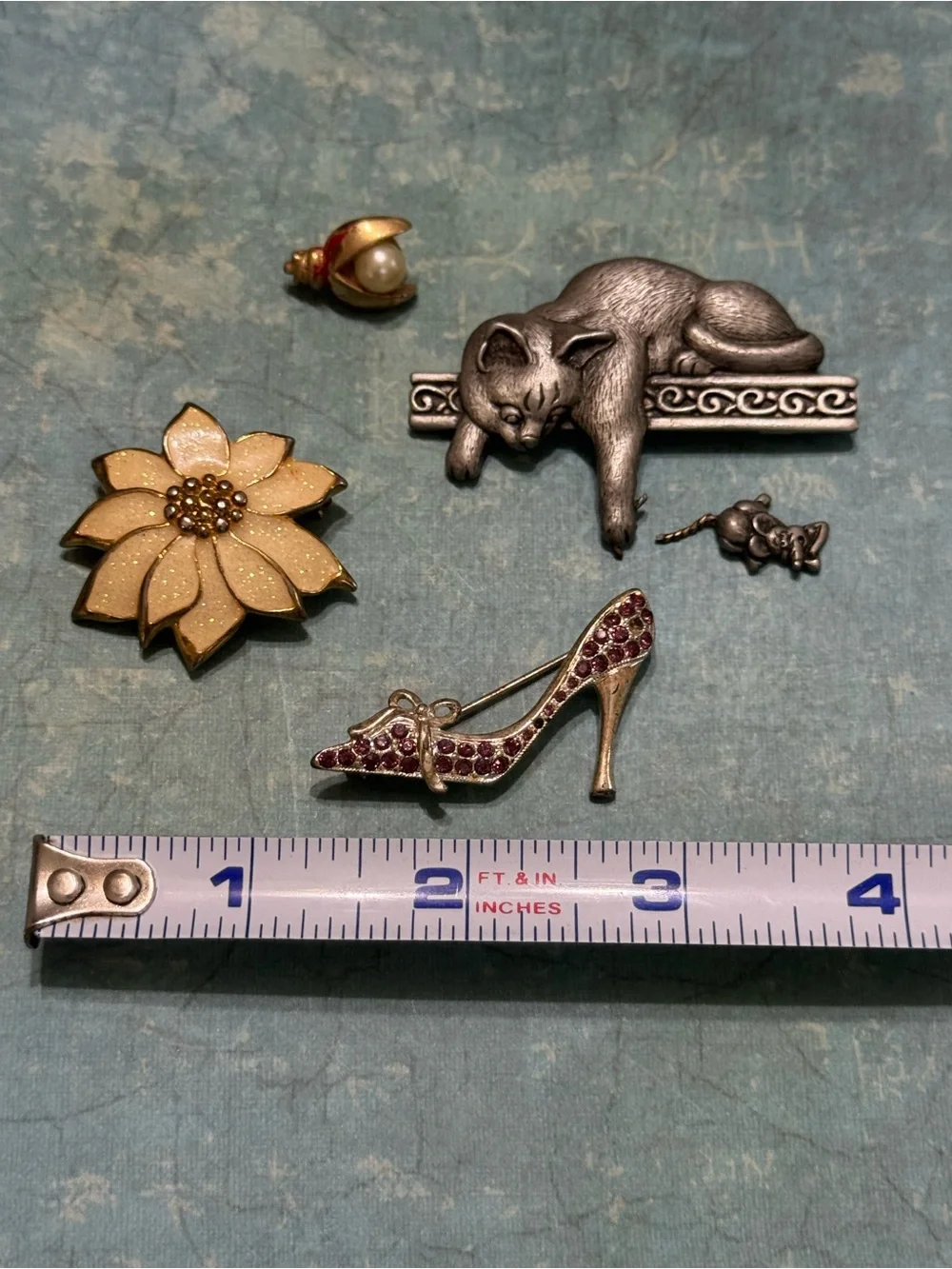 FOUR DAMAGED BROOCHES